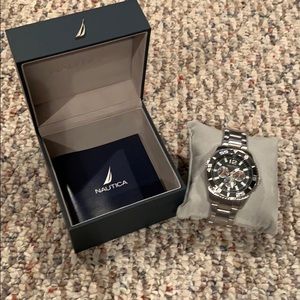 Men’s nautical watch with tags
